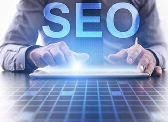 站内外全面了解SEO优化，有利于企业网站选择正确的优化方式(图1)